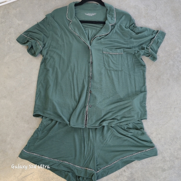 VS Victoria's Secret Green Pajama Set - Large - Cheetah Print Trim - Picture 9 of 10